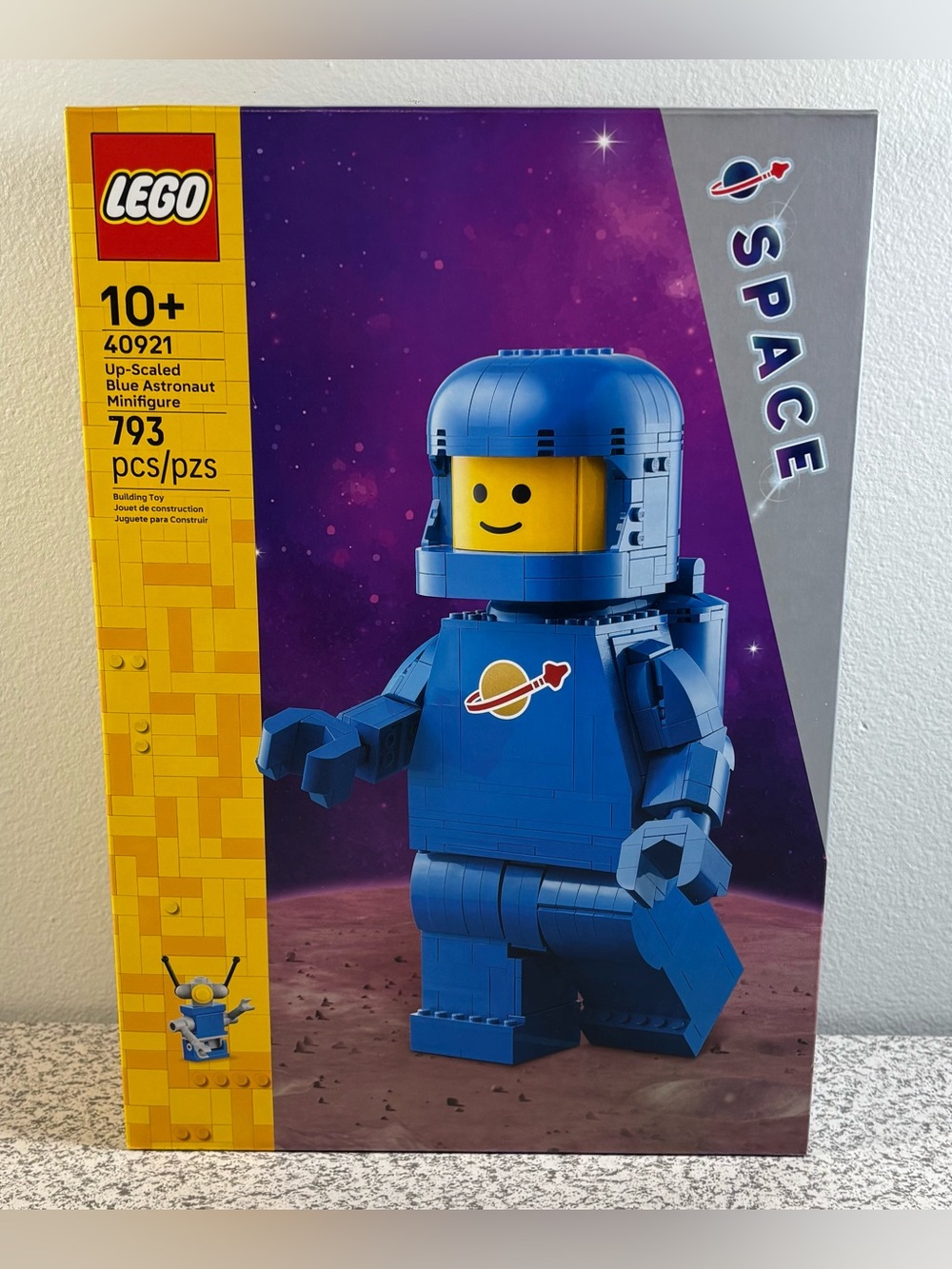 LEGO Space 40921 Up-Scaled Blue Astronaut Minifigure Set Kit Brand New Sealed